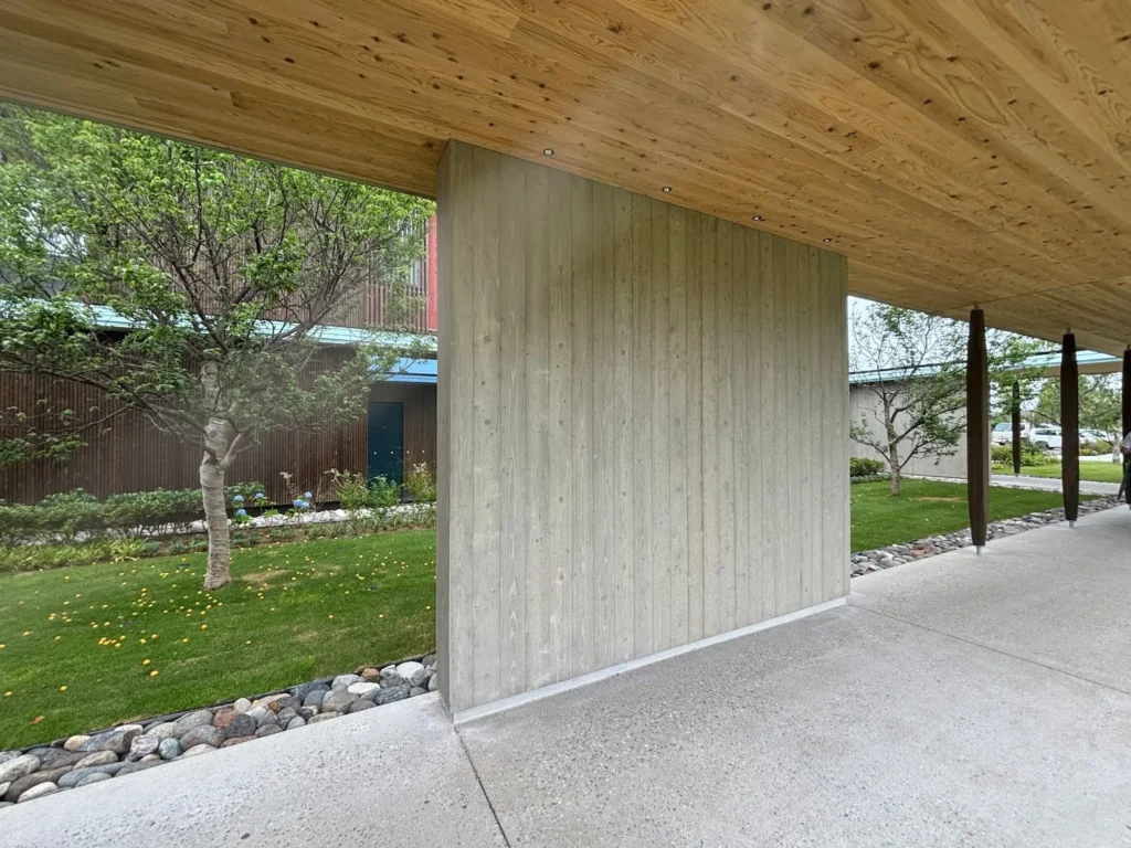 地域資源を最大限に活用し、建設時のCO2排出量をゼロに近づける