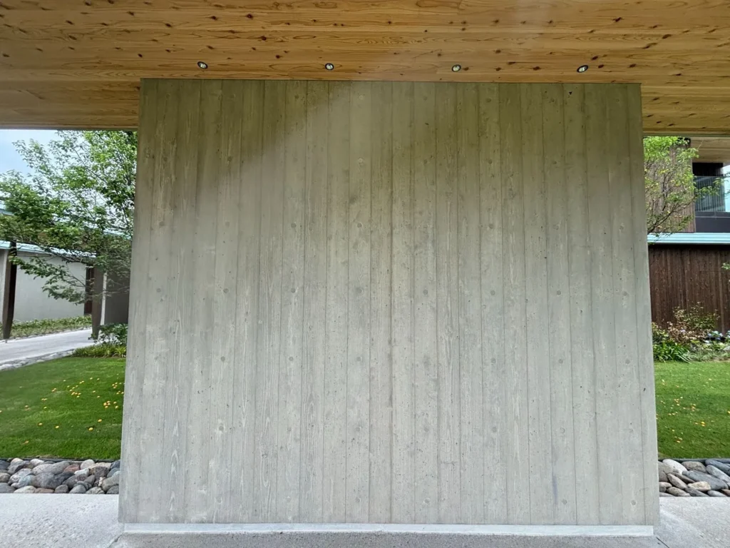 地域資源を最大限に活用し、建設時のCO2排出量をゼロに近づける