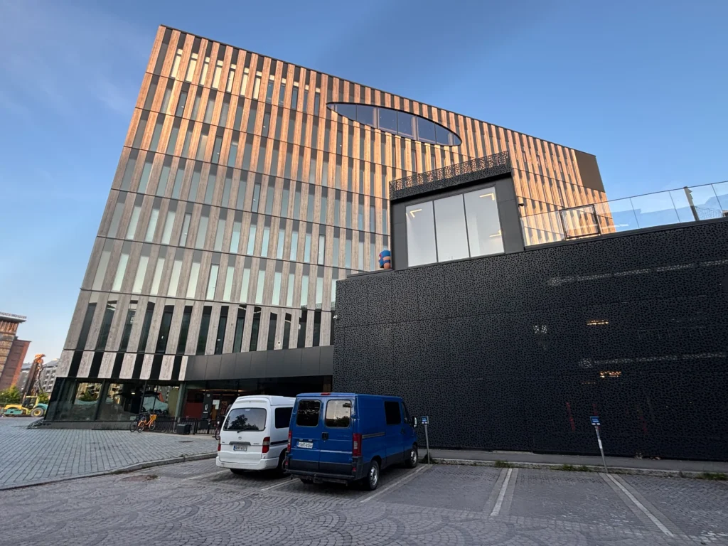 木造ビル「ウッドシティ」