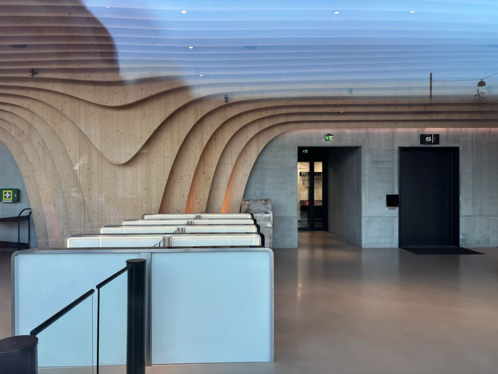 木造ビル「ウッドシティ」