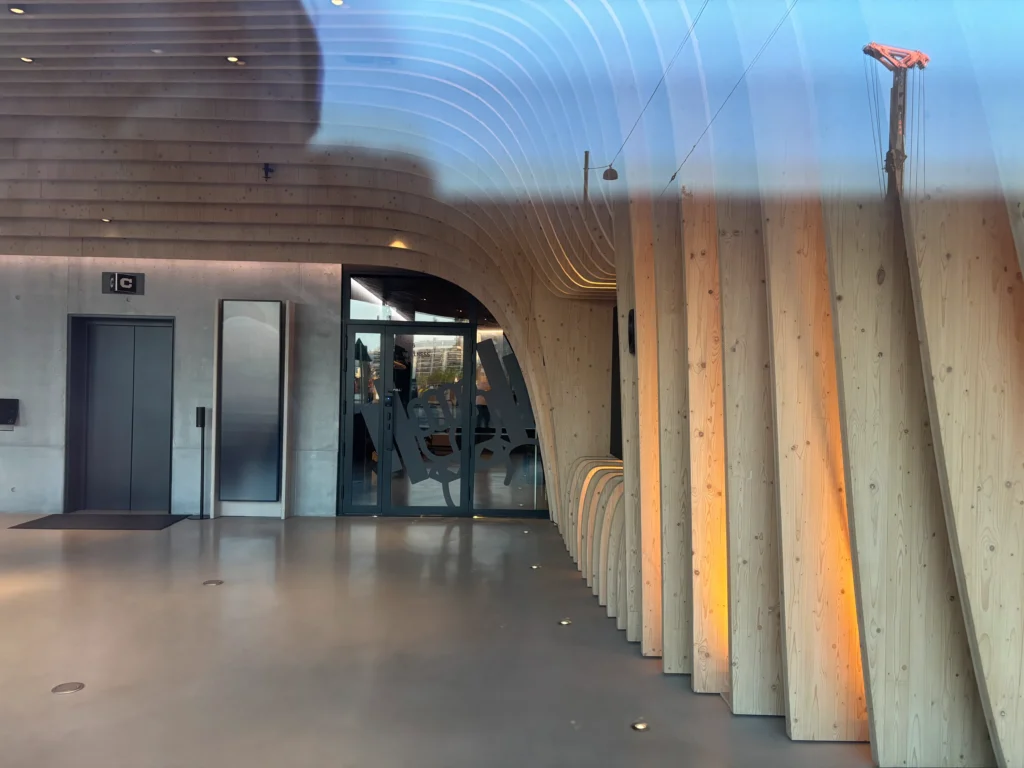 木造ビル「ウッドシティ」