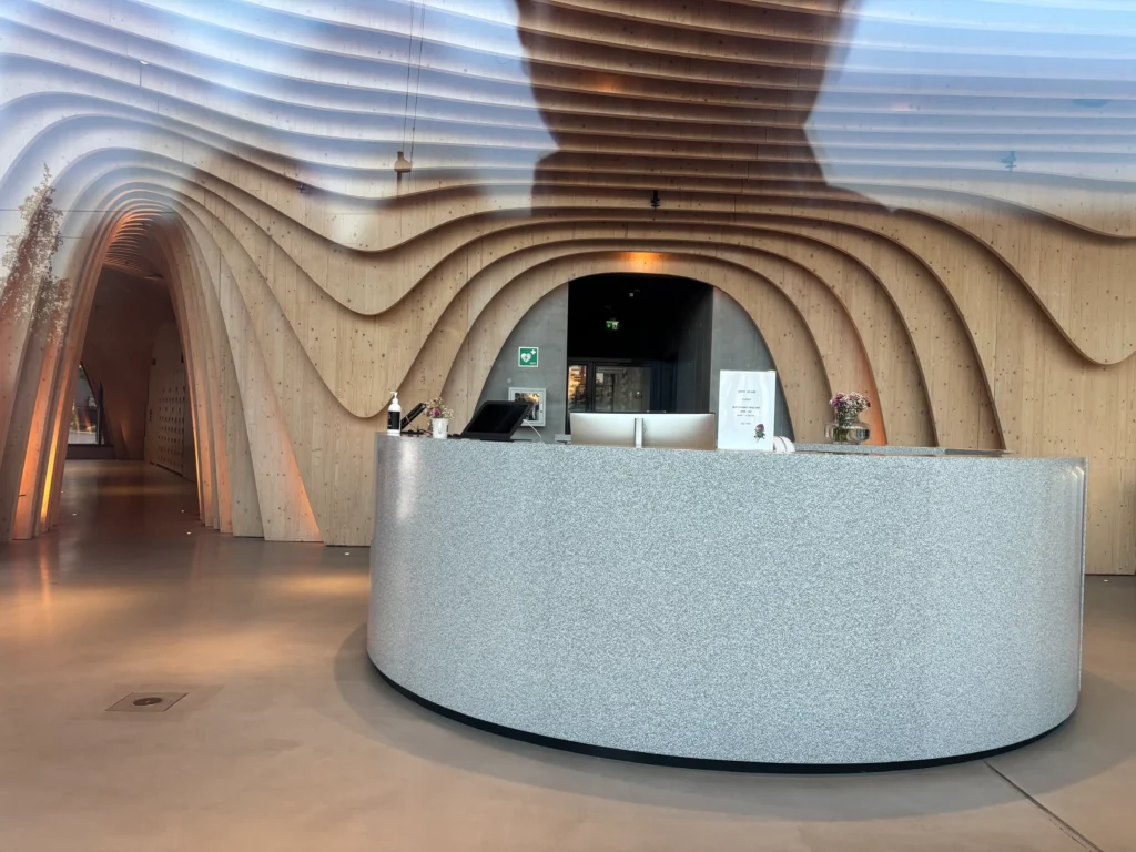 木造ビル「ウッドシティ」