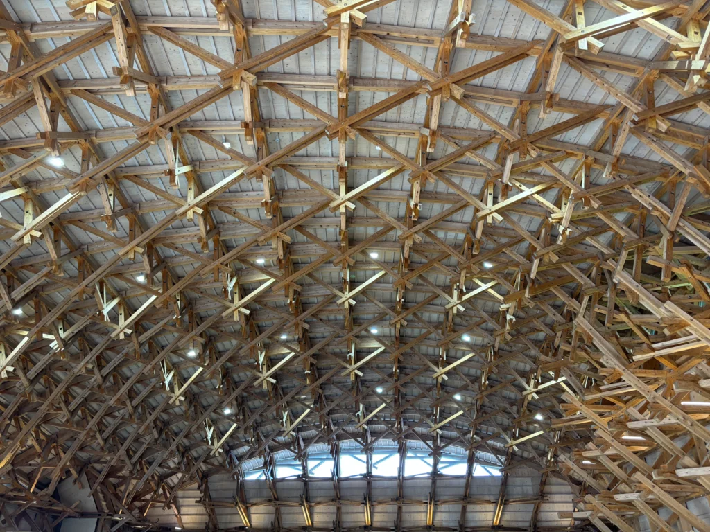 地域産業の活性化と多機能性を実現する木造建築