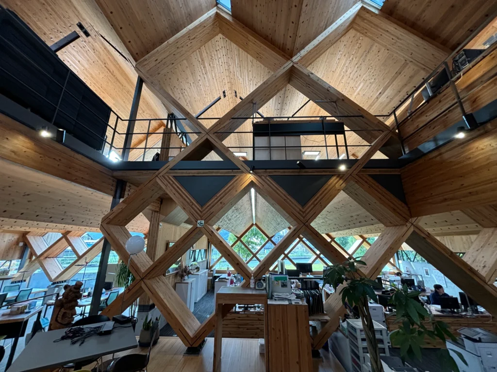 【事務所】岡山県:「銘建工業本社事務所」(CLT+集成材)