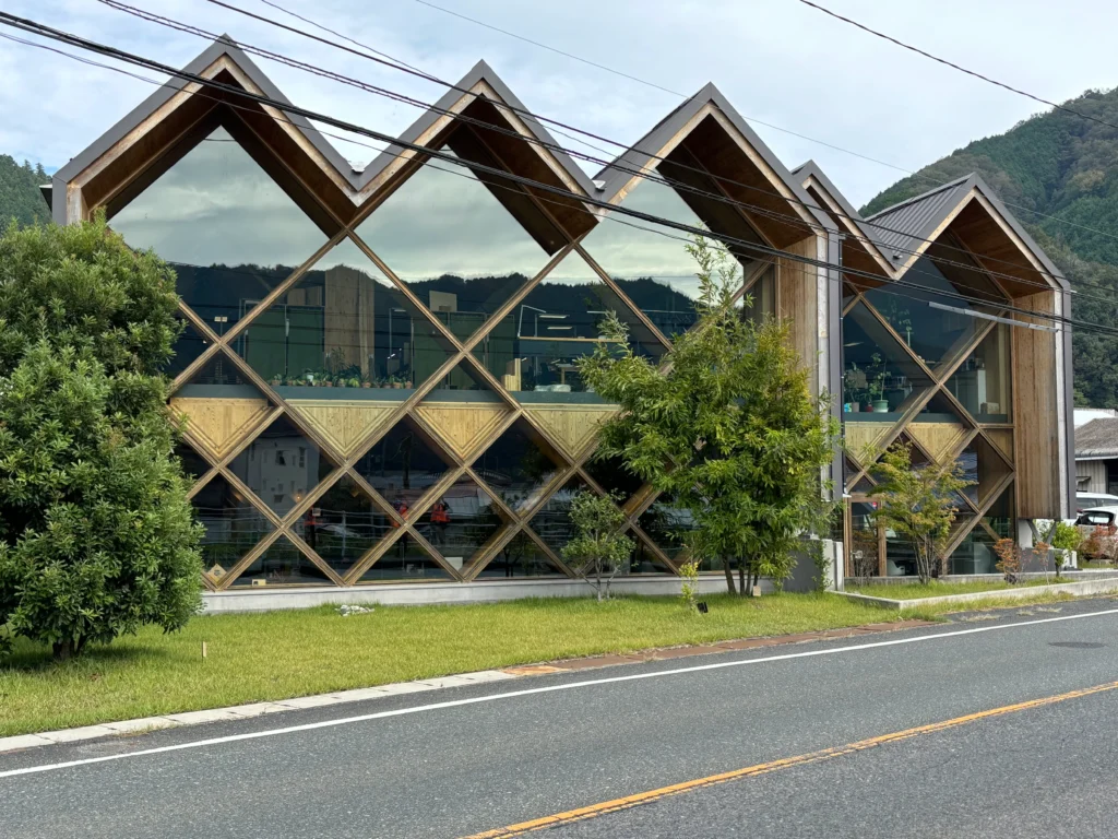 銘建工業本社事務所と「大判CLT」の可能性