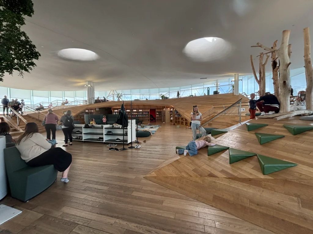 ヘルシンキ中央図書館Oodiギャラリー