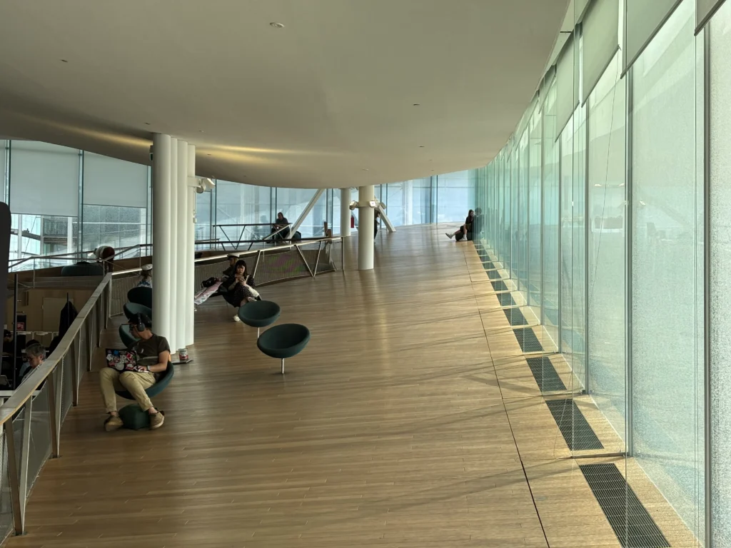 ヘルシンキ中央図書館Oodiギャラリー