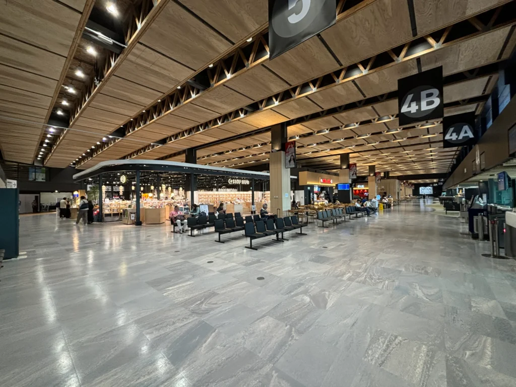 阿蘇くまもと空港　木造非住宅　非住宅木造　木造化　木質化　県産材　熊本　三井ホーム