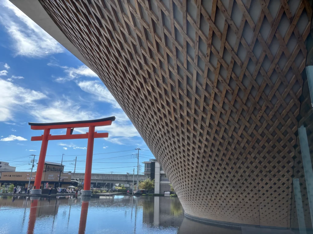 静岡県富士山世界遺産センターと坂茂建築