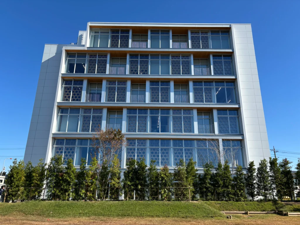 AQ Group本社ビル × 組子ファサード