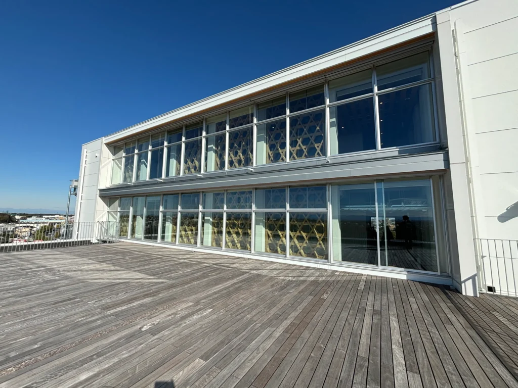 AQ Group本社ビル　ギャラリー　木造8階建　耐火建築物　木造ビル　事務所　埼玉県