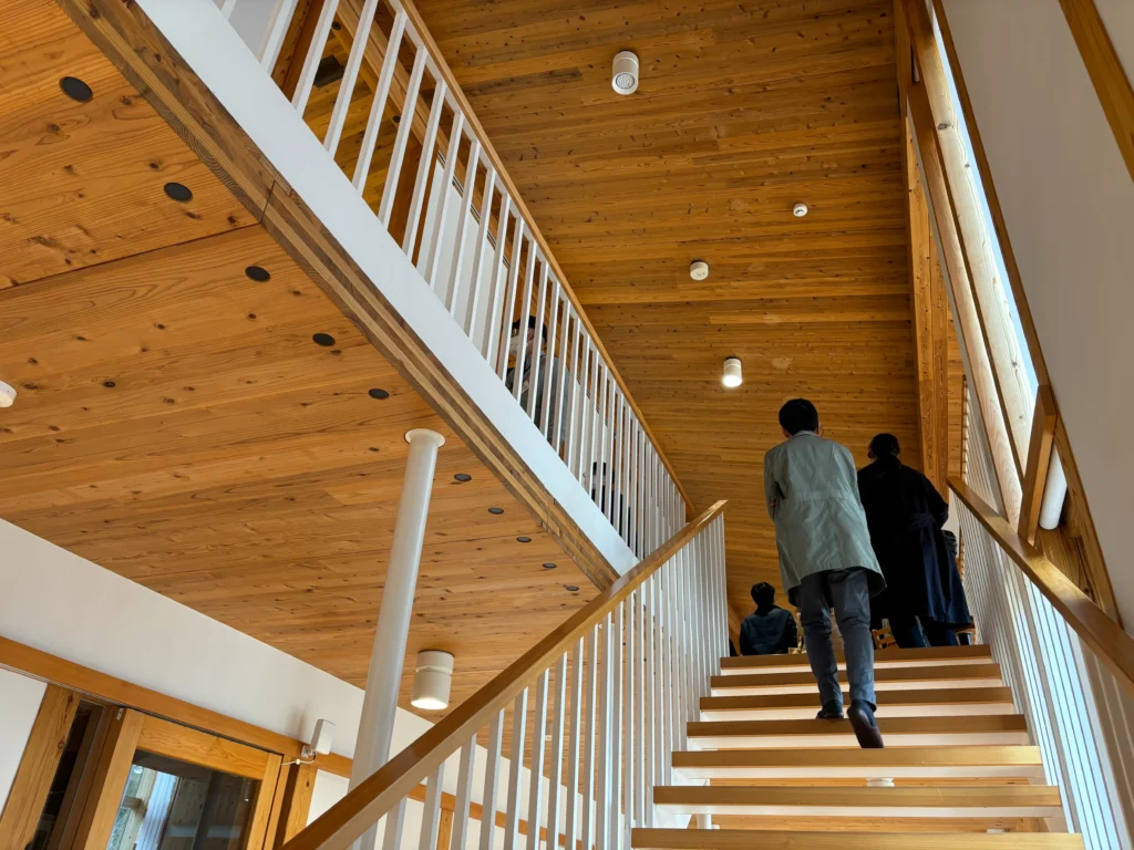 高知県立林業大学校　学校　木造　木造非住宅　CLT  県産材