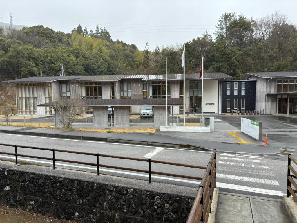 高知県立林業大学校　学校　木造　木造非住宅　CLT  県産材