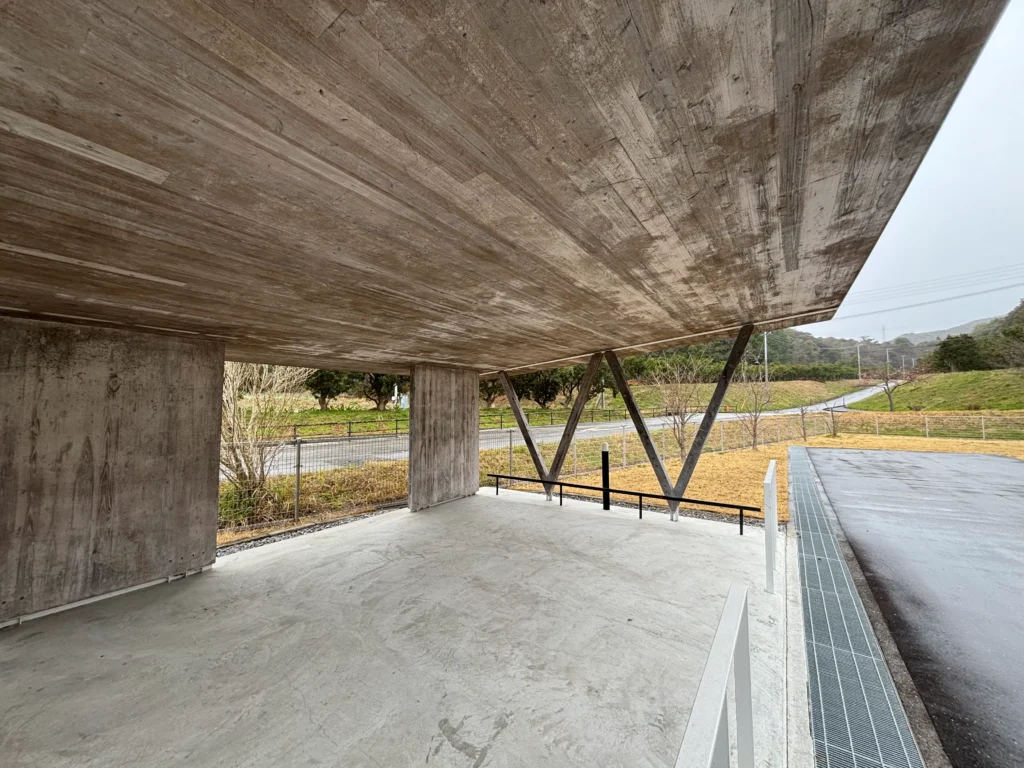 高知県立林業大学校　学校　木造　木造非住宅　CLT  県産材