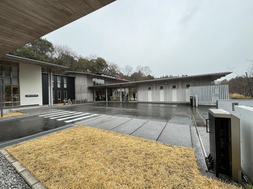 高知県立林業大学校　学校　木造　木造非住宅　CLT  県産材