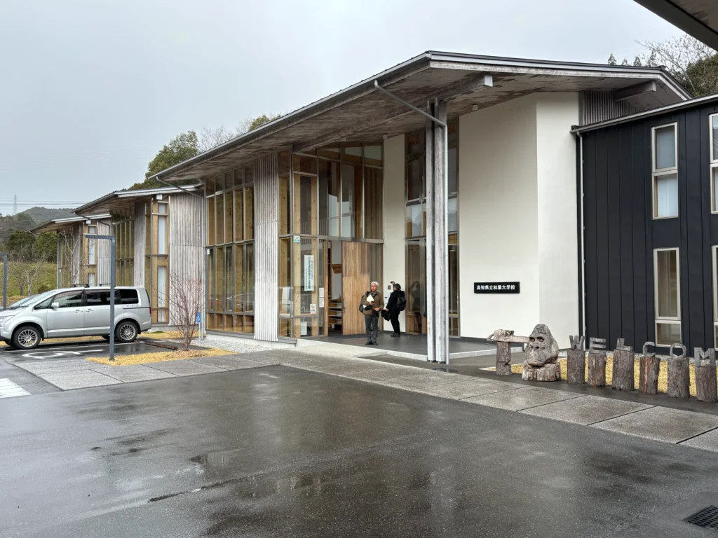 高知県立林業大学校　学校　木造　木造非住宅　CLT  県産材