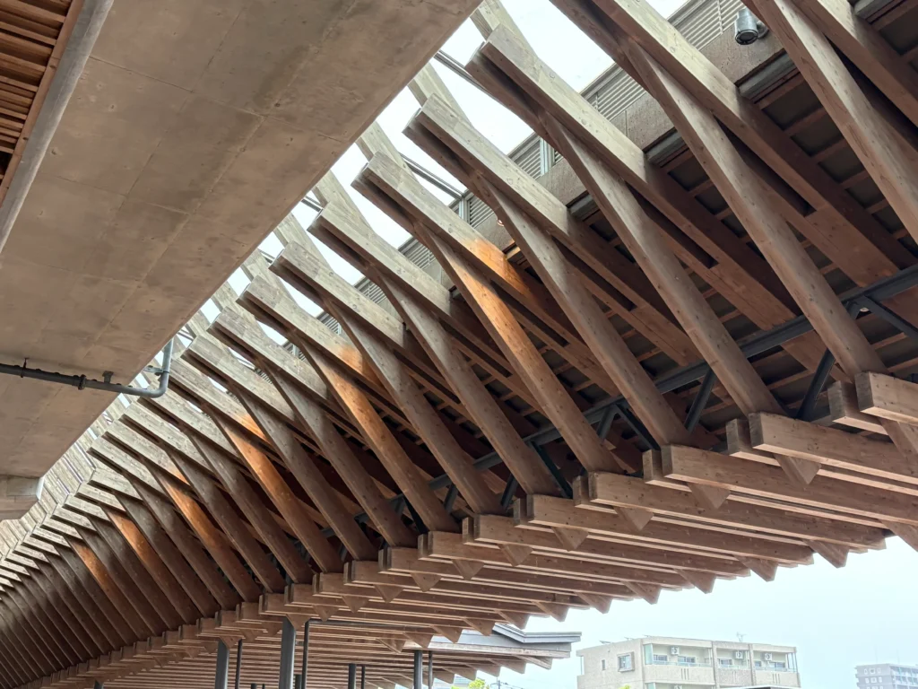 日向市駅×変断面集成材