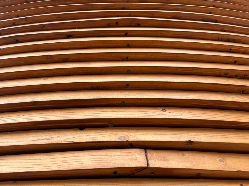 カンピ聖堂の構造・材料:スプルースとアルダーの対比