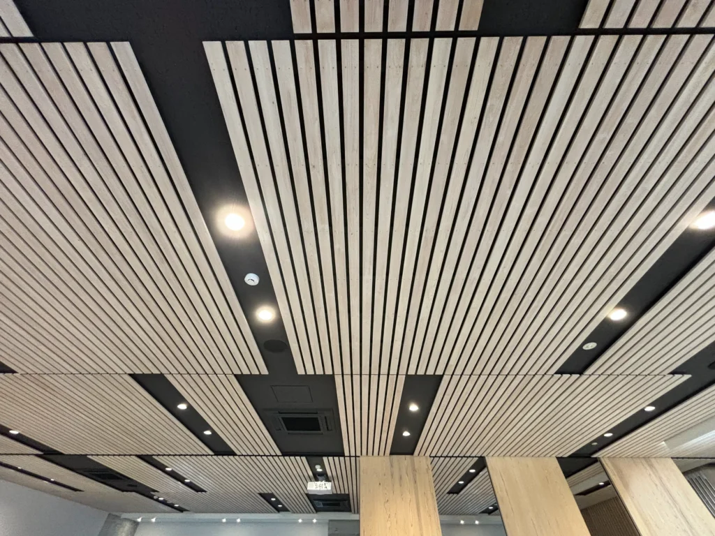 高知県自治会館新庁舎 天井